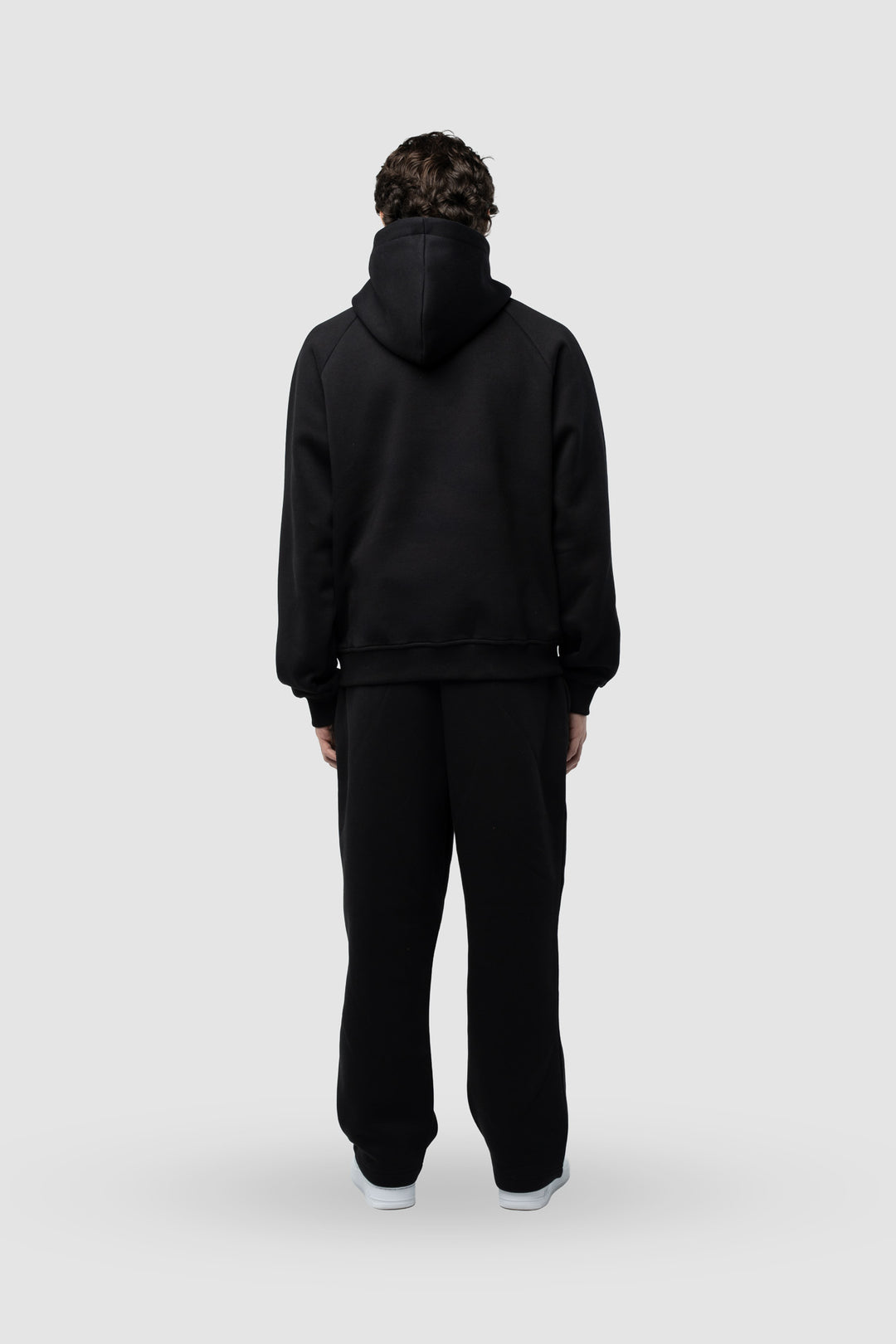 BASIC BLACK ZIP-HOODIE