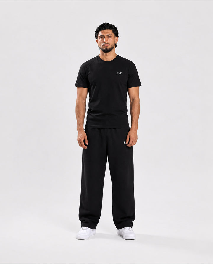 BASIC BLACK SLIM TEE