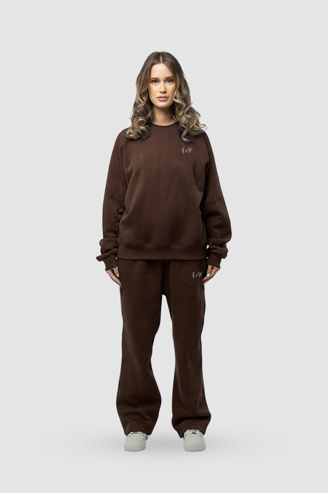 BASIC CHOCOLATE SWEATER