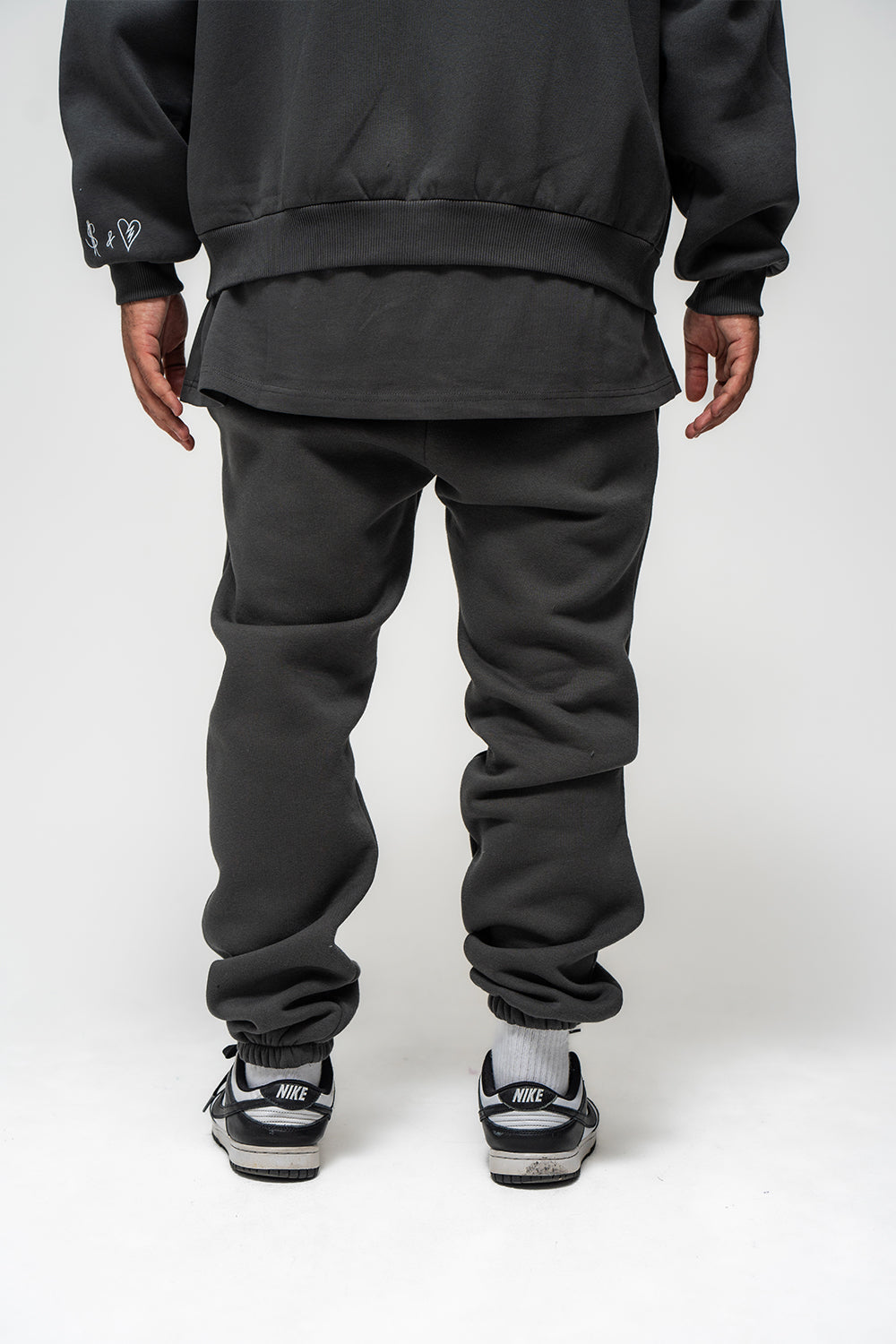 Basic Jogger Dark Grey Logo