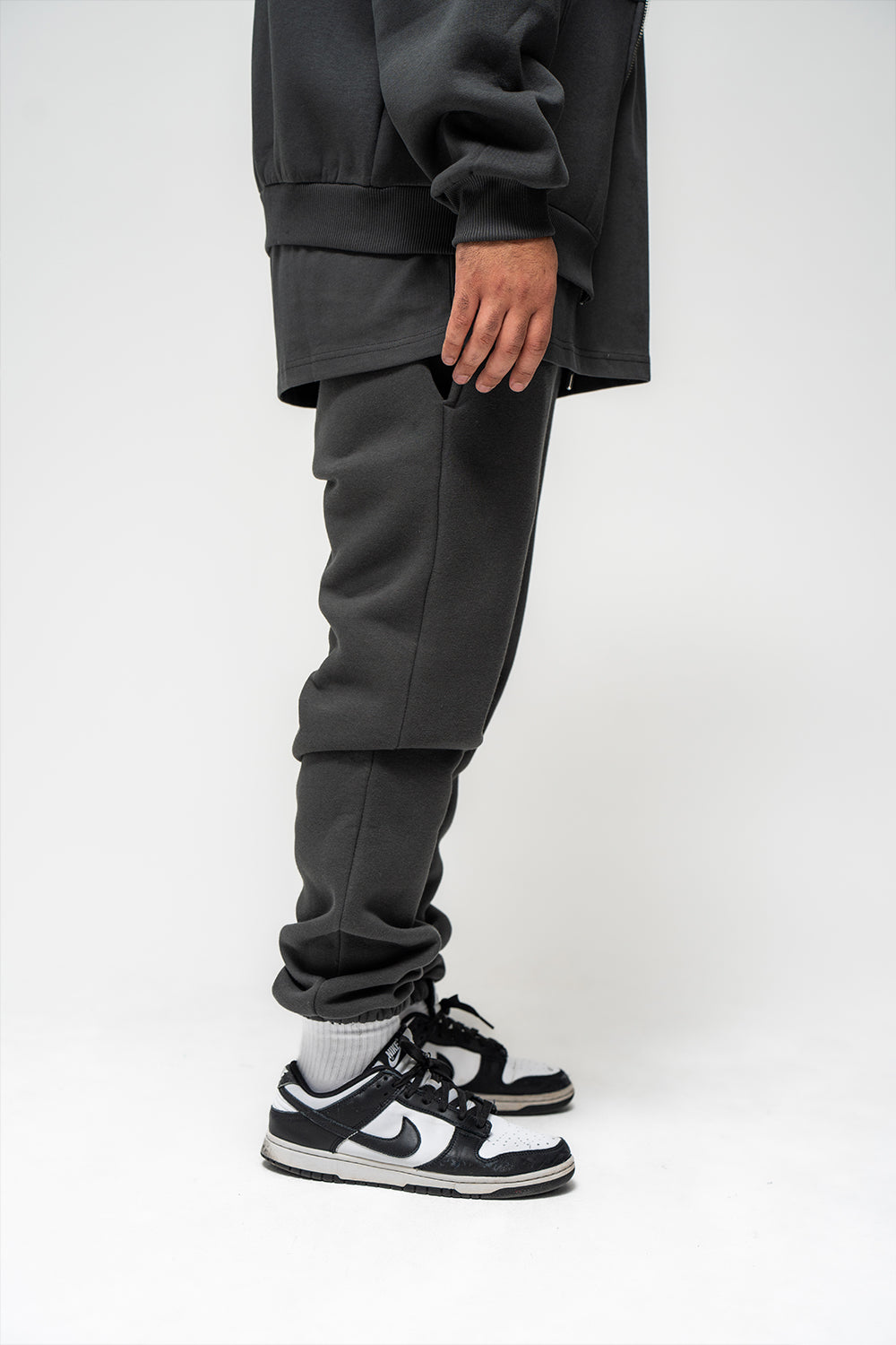 Basic Jogger Dark Grey Logo